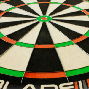 Cible de fléchettes Winmau Blade 6 Triple Core en acier